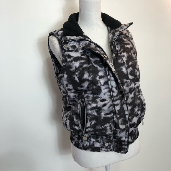 Calvin Klein Blk White Animal Print Puffer Vest - Picture 7 of 8